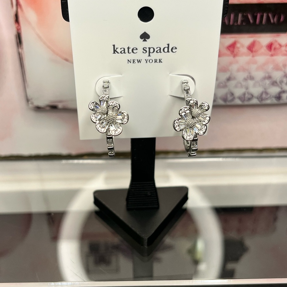 NEW !Kate Spade Silver Flower Earrings NWT.
